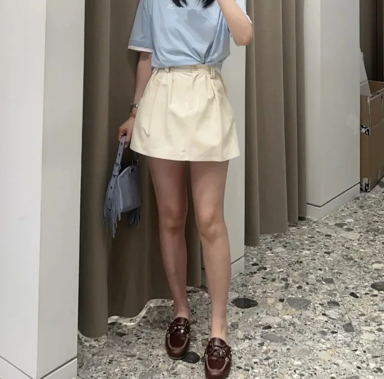 2026 Summer Women Turn-down Collar Short Sleeve Solid Set Single Breasted Shirt + Pocket High Waist A-Line Fashion Mini Skirt
2026 Summer Women Turn-down Collar Short Sleeve Solid Set Single Breasted Shirt + Pocket High Waist A-Line Fashion Mini Skirt