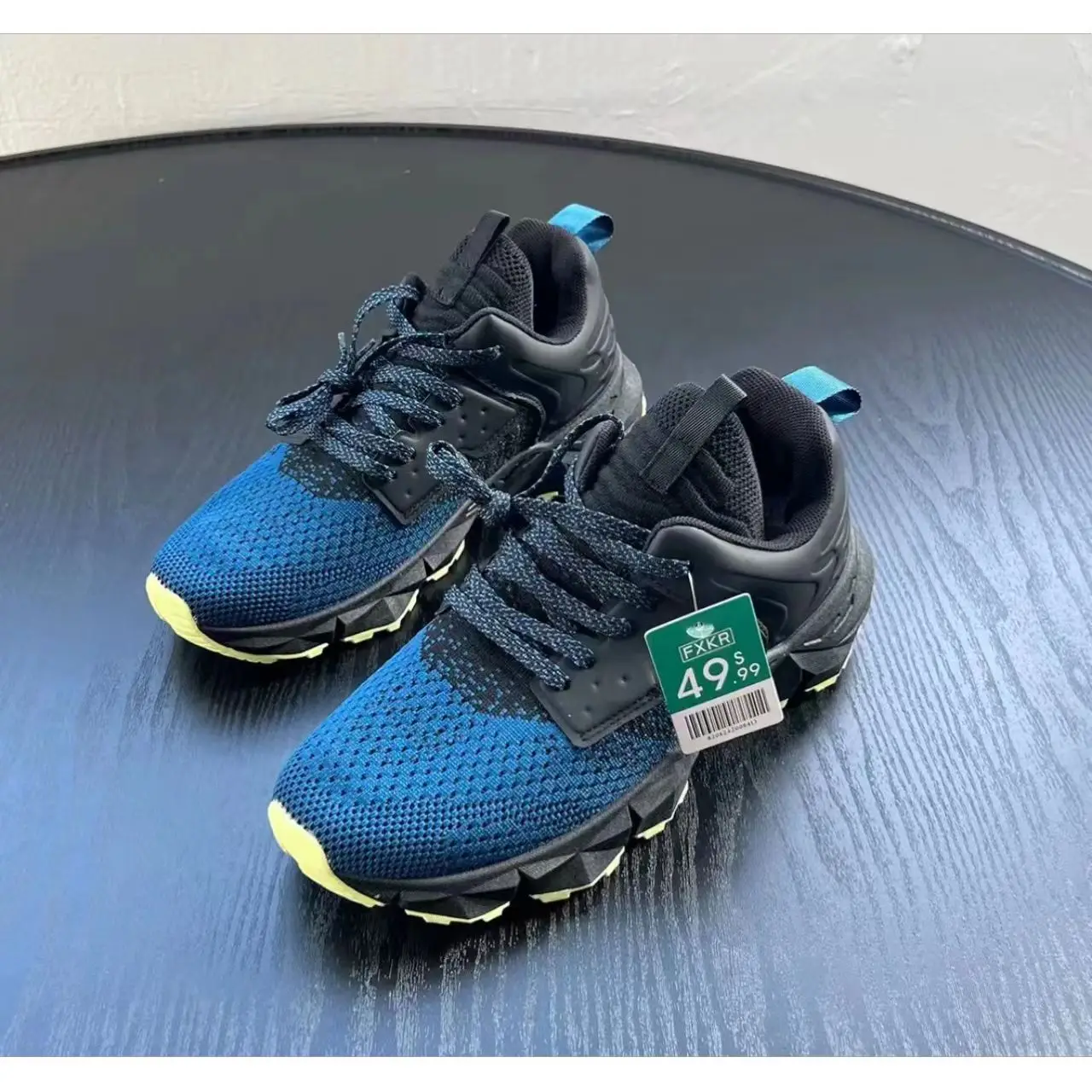 Popular Men's Shoes Casual Breathable Sports Shoes Versatile Running Travel Shoes Men's Mesh Flying Woven Thick Sole Mesh Shoes
Popular Men's Shoes Casual Breathable Sports Shoes Versatile Running Travel Shoes Men's Mesh Flying Woven Thick Sole Mesh Shoes