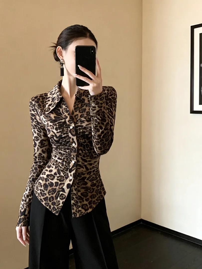 Elegant Leopard Print Collar Long Sleeve Shirt Women's Commute Slim Fit Waist Cinching Design Summer New Style Top
Elegant Leopard Print Collar Long Sleeve Shirt Women's Commute Slim Fit Waist Cinching Design Summer New Style Top