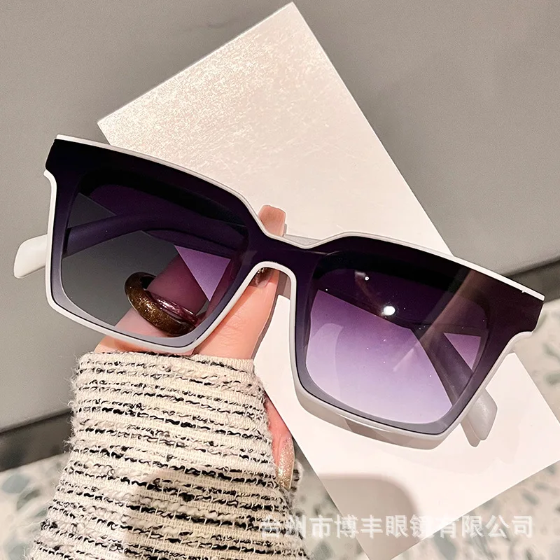 2025 new fashionable square one-piece sunglasses for men and women, Korean version UV resistant travel outdoor sunglasses
2025 new fashionable square one-piece sunglasses for men and women, Korean version UV resistant travel outdoor sunglasses