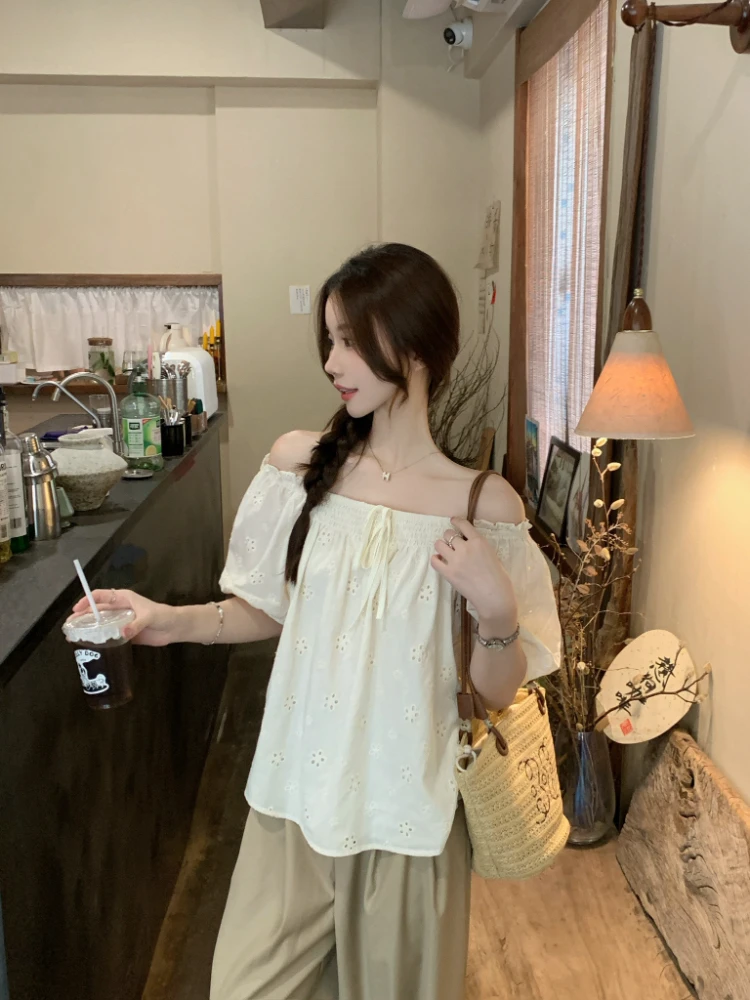 French Style Kumikumi Shirt Women's Summer Hollow out Loose Short Sleeve One Shoulder Design Belted Versatile Top
French Style Kumikumi Shirt Women's Summer Hollow out Loose Short Sleeve One Shoulder Design Belted Versatile Top