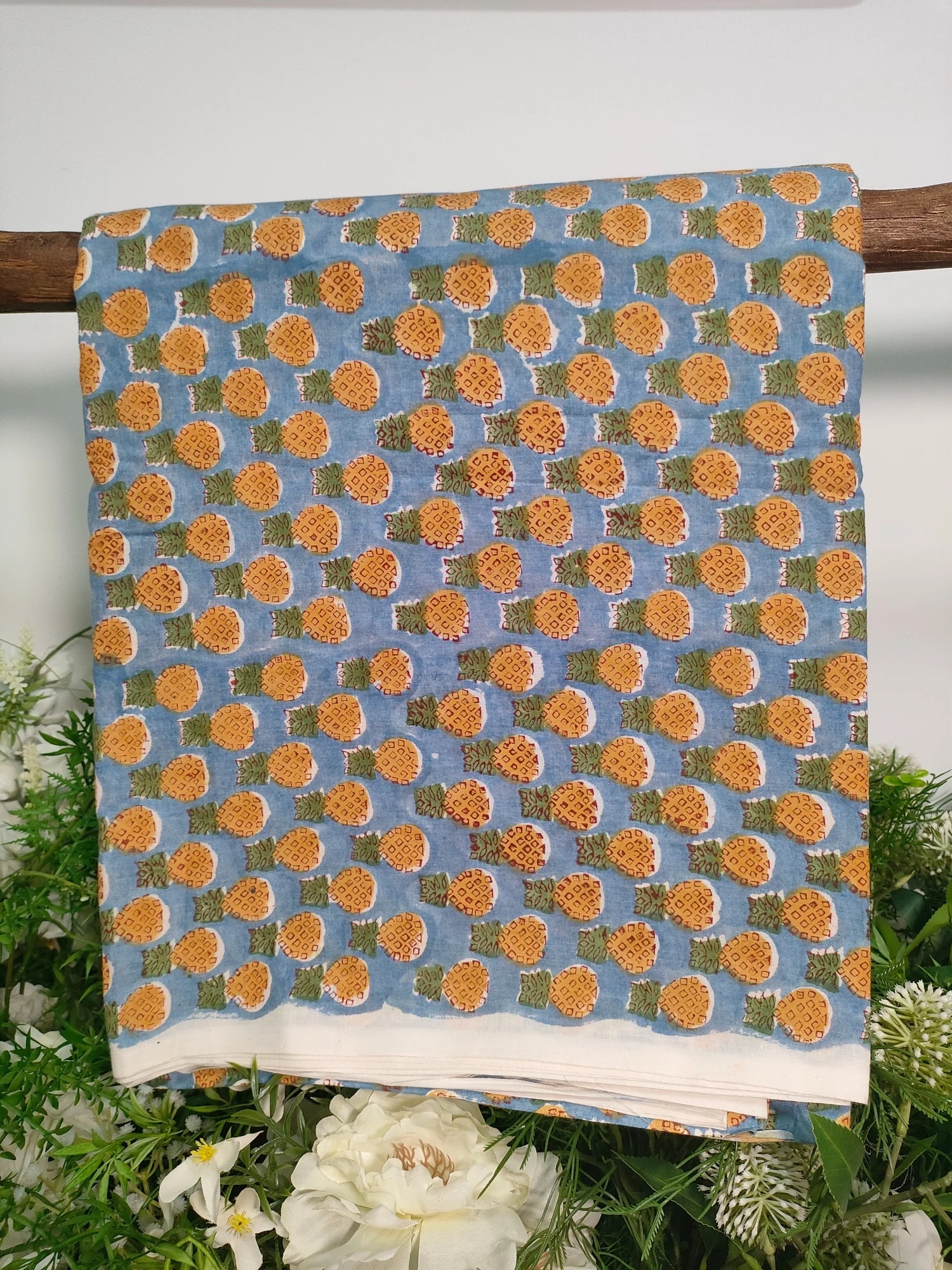 Indian Hand Block Printing 100% Cotton Fruit Print Fabric Soft Breathable Pineapple Pattern for DIY Sewing
Indian Hand Block Printing 100% Cotton Fruit Print Fabric Soft Breathable Pineapple Pattern for DIY Sewing