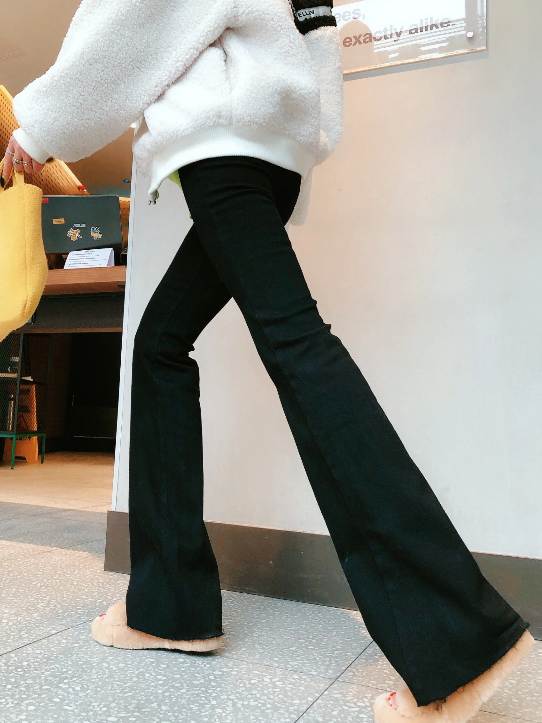 Расклешенные джинсы с высокой талией, женские удлиненные джинсы, весенне-осенние утягивающие прямые эластичные женские джинсы средней длины
Расклешенные джинсы с высокой талией, женские удлиненные джинсы, весенне-осенние утягивающие прямые эластичные женские джинсы средней длины