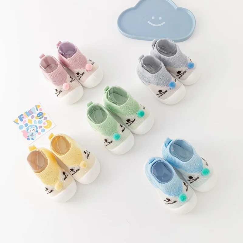 A new pair of cat pattern infant shoes for 1-3 years old, soft-soled toddler shoes for boys and girls, non-slip
A new pair of cat pattern infant shoes for 1-3 years old, soft-soled toddler shoes for boys and girls, non-slip