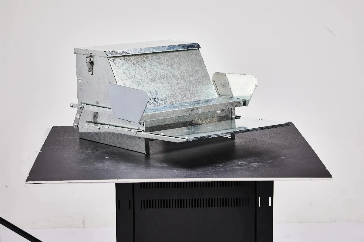 Large 55 * 43 * 28cm square, silver semi-disassembled, galvanized sheet, feeding supplies
Large 55 * 43 * 28cm square, silver semi-disassembled, galvanized sheet, feeding supplies