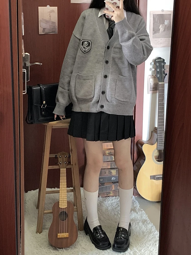 Loose Long Sleeve Knitted Cardigan Women's Style Tokyo Seasonal Record JK Spring Autumn Gray Black Casual V-neck Coat
Loose Long Sleeve Knitted Cardigan Women's Style Tokyo Seasonal Record JK Spring Autumn Gray Black Casual V-neck Coat