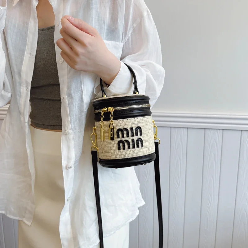 Minimalist Casual Messenger Purse Bag for Women Business Commuter Large Capacity with Simple Elegant Solid Color Design
Minimalist Casual Messenger Purse Bag for Women Business Commuter Large Capacity with Simple Elegant Solid Color Design