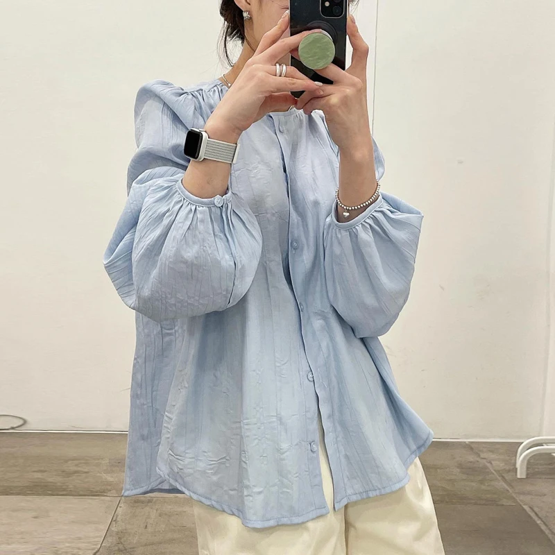 Весенняя свободная рубашка на пуговицах с круглым вырезом и рукавами-фонариками, тонкая, с защитой от солнца, в корейском стиле, для повседневной носки и поездок на работу, ветрозащитная.
Весенняя свободная рубашка на пуговицах с круглым вырезом и рукавами-фонариками, тонкая, с защитой от солнца, в корейском стиле, для повседневной носки и поездок на работу, ветрозащитная.