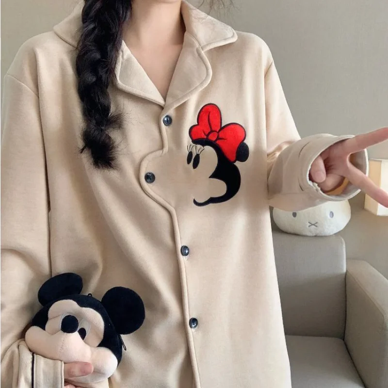 Романтический пижамный комплект в стиле аниме для женщин, весенне-осенний, с длинными рукавами, брюками, для сна, повседневной носки, домашней одежды
Романтический пижамный комплект в стиле аниме для женщин, весенне-осенний, с длинными рукавами, брюками, для сна, повседневной носки, домашней одежды