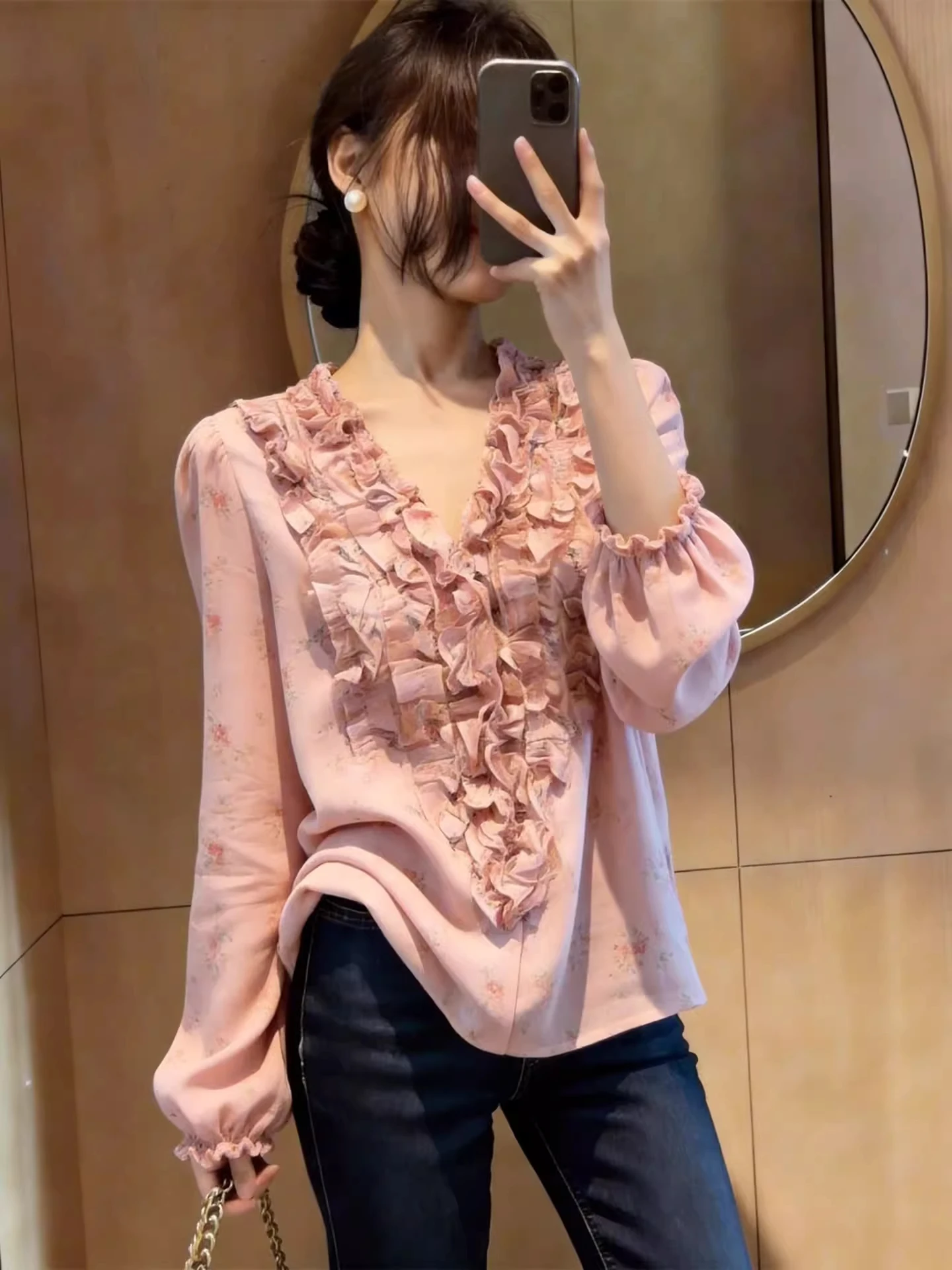 Stylish Unique Beautiful Women's Shirt Summer 2026 New Design Fashionable Casual Loose Fit Long Sleeve V-Neck Floral Print
Stylish Unique Beautiful Women's Shirt Summer 2026 New Design Fashionable Casual Loose Fit Long Sleeve V-Neck Floral Print