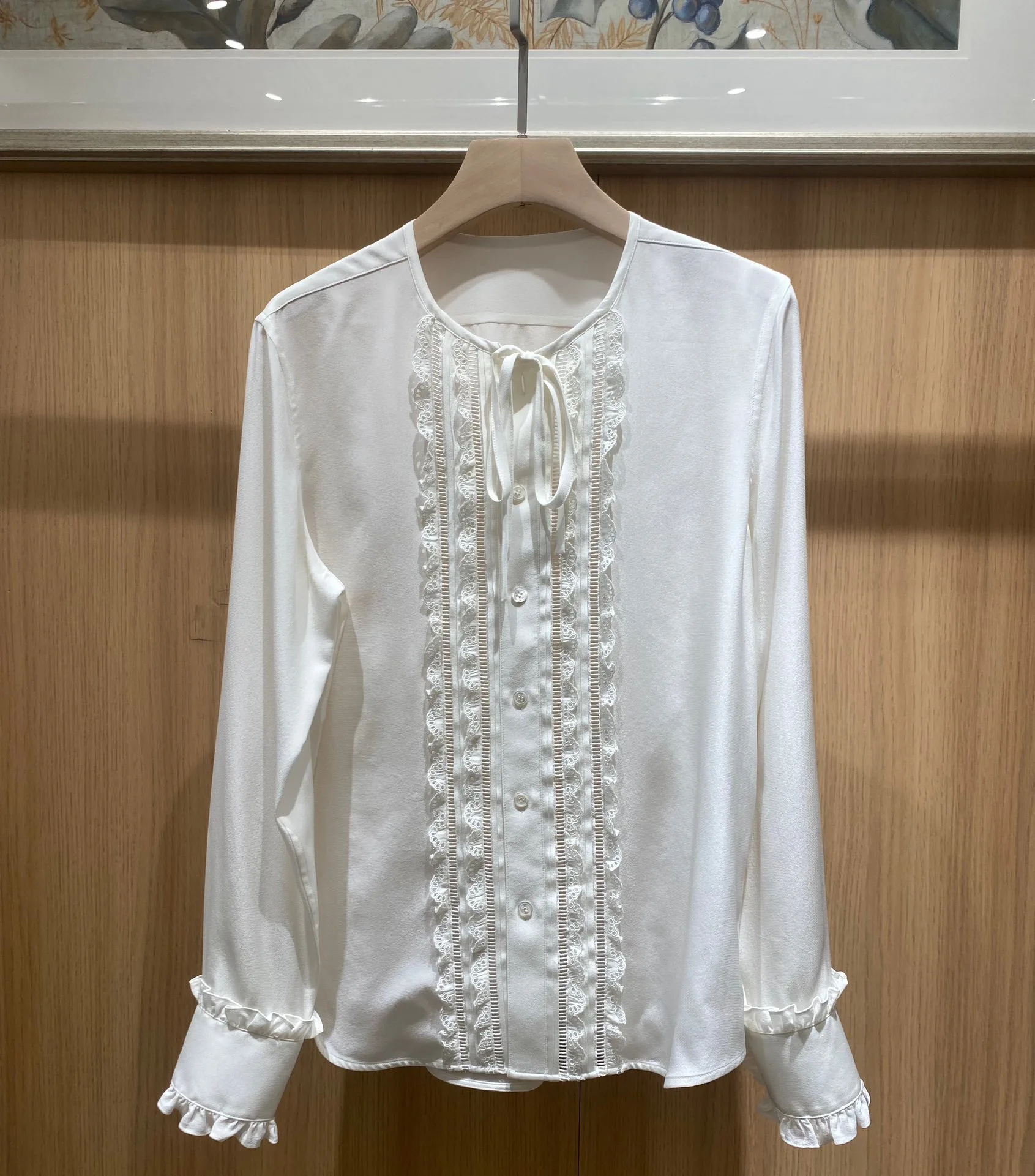 EVACANDIS 100% Real Silk Women New Lace Lace-up O-Neck Long Sleeve Shirts Solid Sweet Elegant Chic Luxury Blouse High Quality
EVACANDIS 100% Real Silk Women New Lace Lace-up O-Neck Long Sleeve Shirts Solid Sweet Elegant Chic Luxury Blouse High Quality