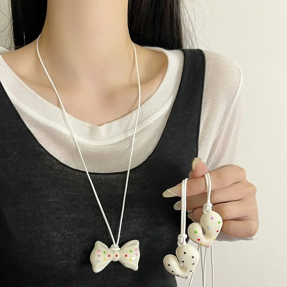 Elegant Romantic Heart Pendant Necklace Bow Vintage Dopamine Color Necklace Aesthetic Irregular Sweater Chain Lady
Elegant Romantic Heart Pendant Necklace Bow Vintage Dopamine Color Necklace Aesthetic Irregular Sweater Chain Lady