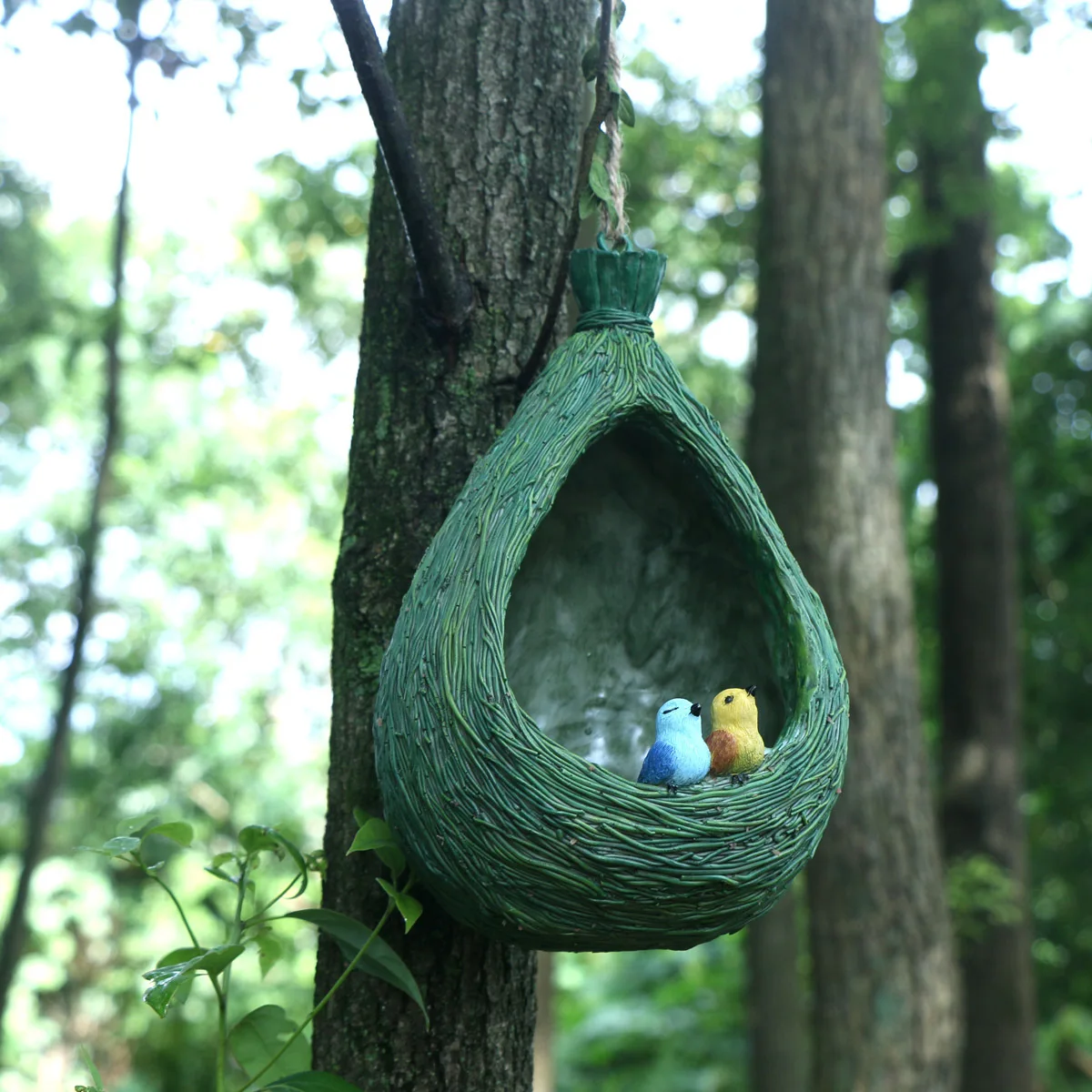 Garden decoration with a wooden-style outdoor birdhouse for winter warmth, hanging bird nest resin craft ornament
Garden decoration with a wooden-style outdoor birdhouse for winter warmth, hanging bird nest resin craft ornament