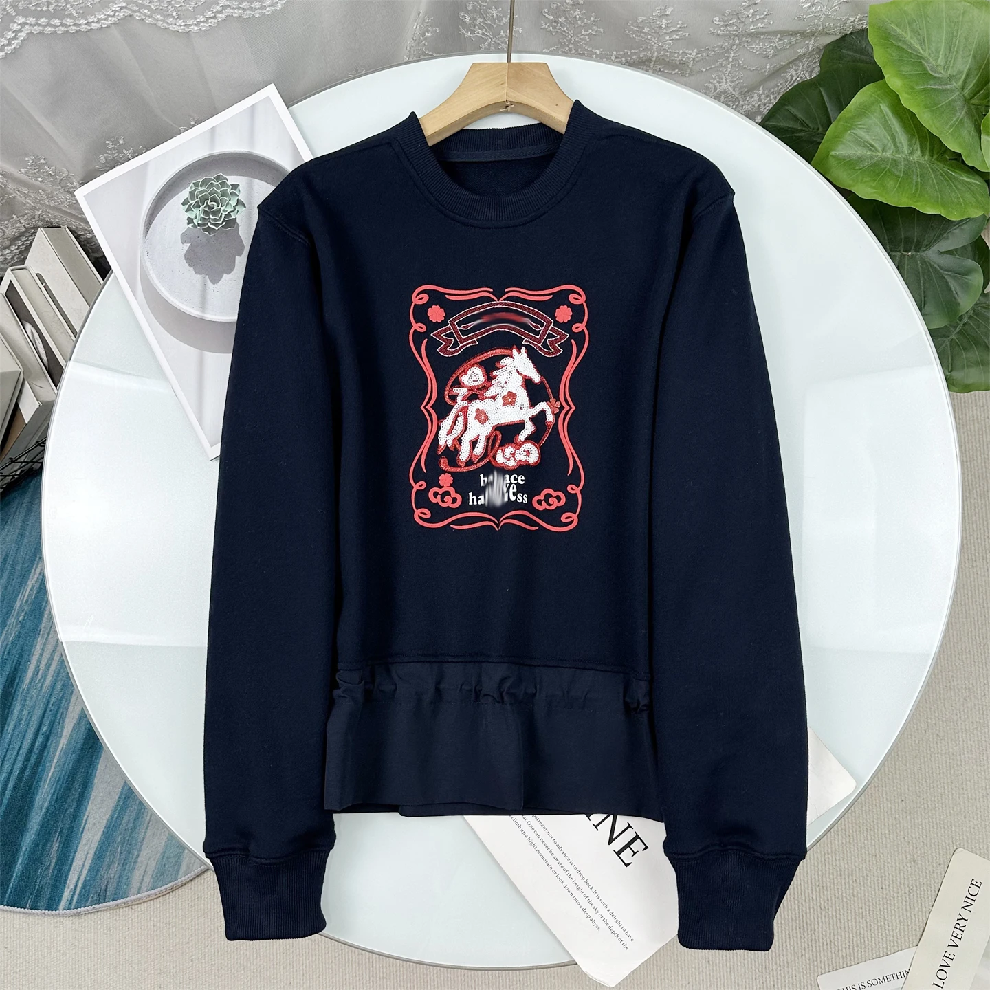 Spring 2026 Anti-Aging Fashion Design round Neck Sweatshirt Women's Patchwork Hem Drawstring Jacket Loose Fit Shoulder-Length...
Spring 2026 Anti-Aging Fashion Design round Neck Sweatshirt Women's Patchwork Hem Drawstring Jacket Loose Fit Shoulder-Length...