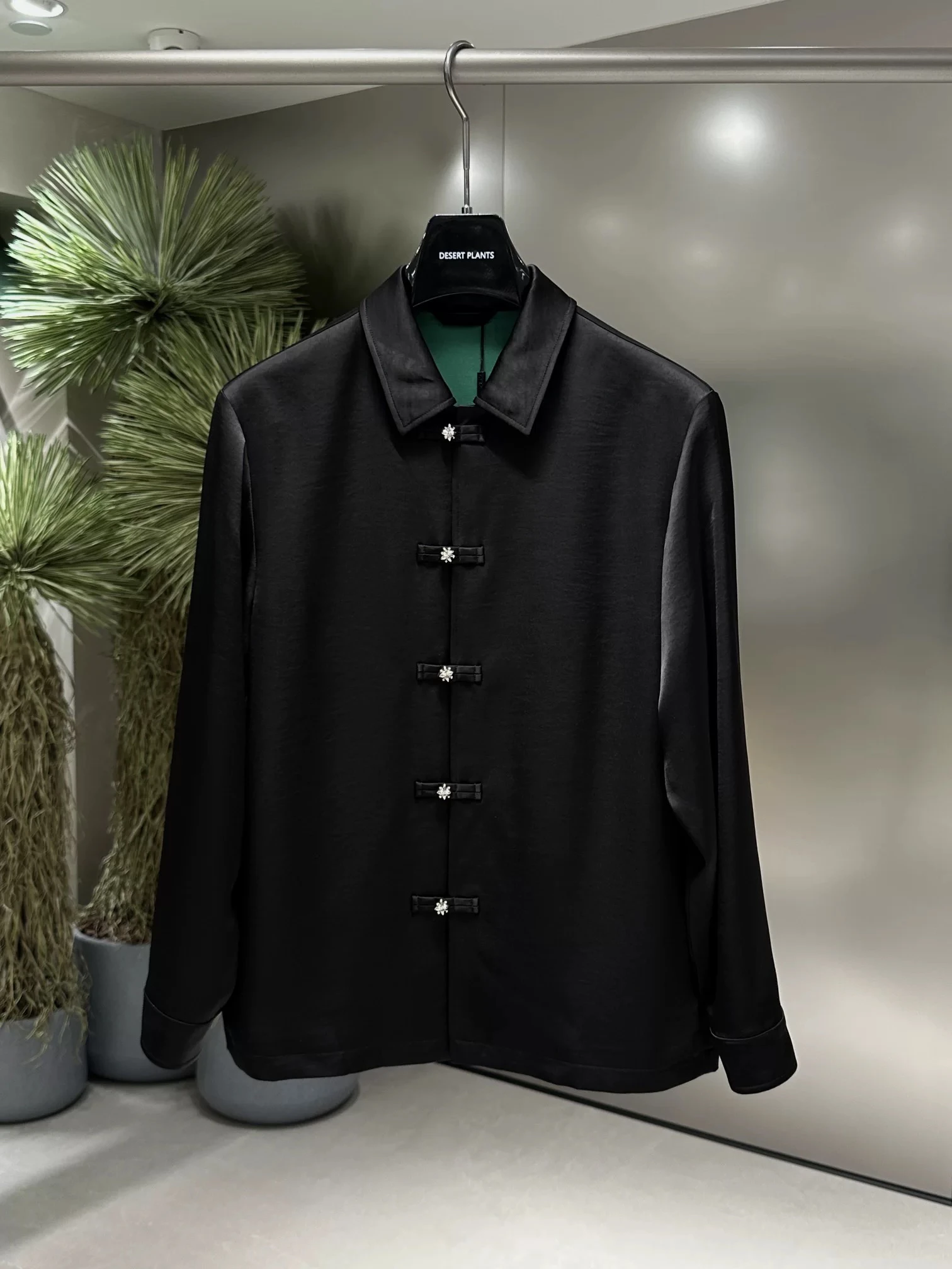 Мужская вельветовая куртка с воротником в китайском стиле, модная, с яркими пуговицами, премиум-класса, весна 2025
Мужская вельветовая куртка с воротником в китайском стиле, модная, с яркими пуговицами, премиум-класса, весна 2025