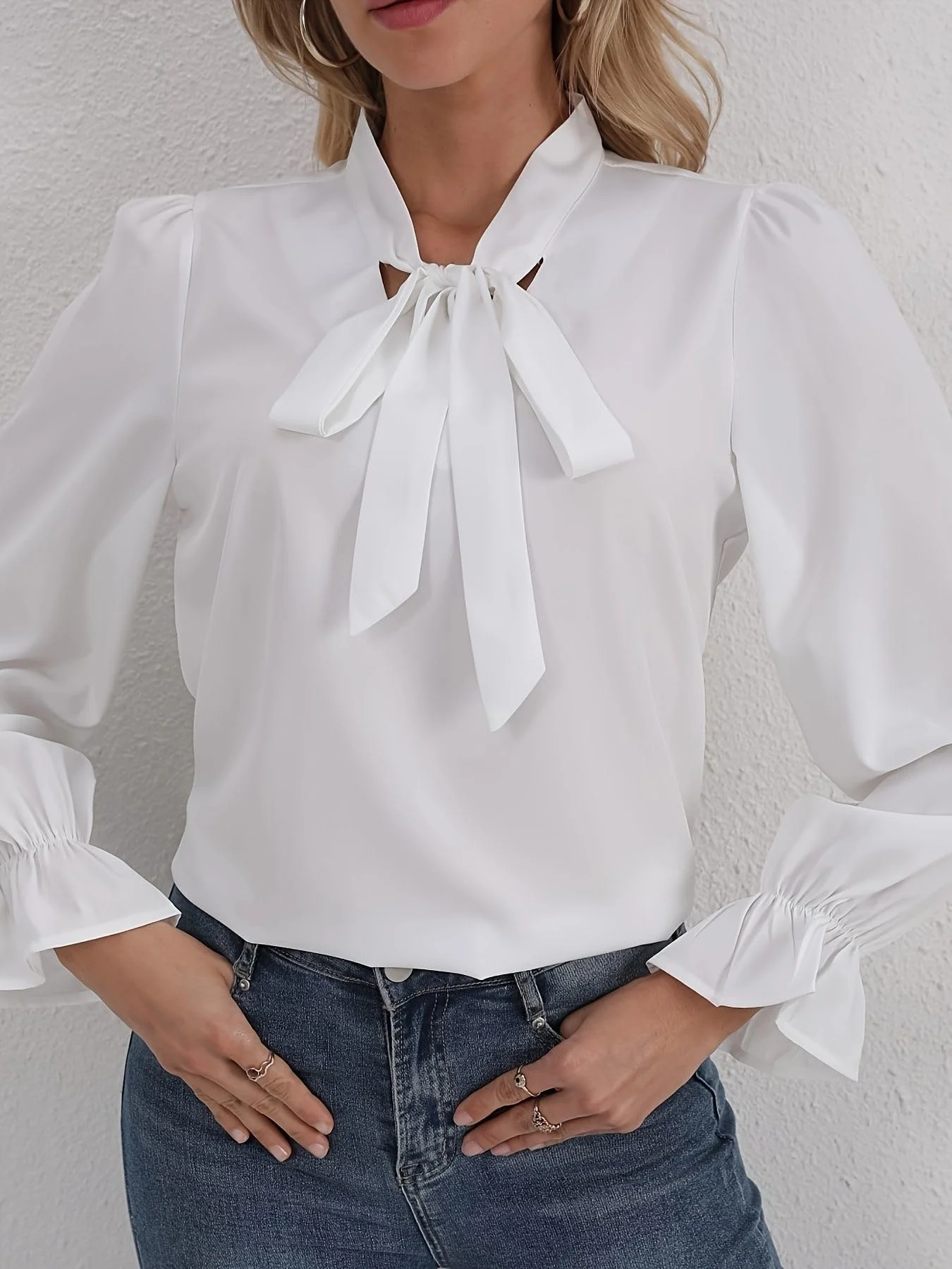 Simple Solid Color Belted Stand Collar Shirt for Women Spring Autumn Lantern Sleeve Elegant Versatile Professional Top
Simple Solid Color Belted Stand Collar Shirt for Women Spring Autumn Lantern Sleeve Elegant Versatile Professional Top