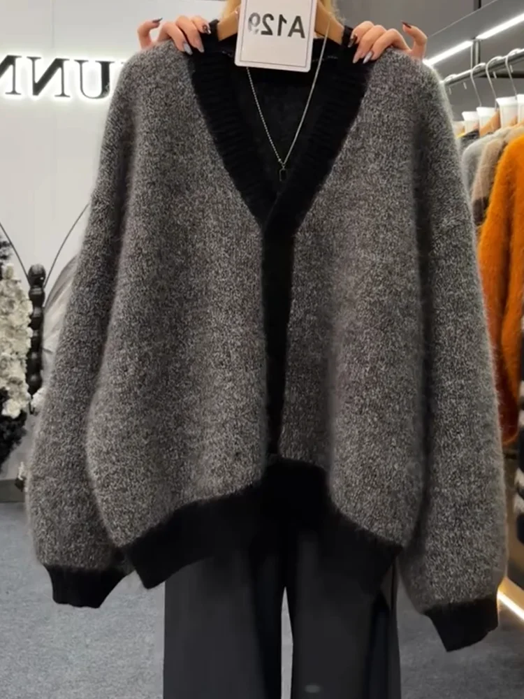 Корейский вязаный кардиган с V-образным вырезом, осенняя новинка, большие размеры, модный универсальный топ, стройнящий силуэт, с цветовыми блоками, длинный рукав, шерстяной
Корейский вязаный кардиган с V-образным вырезом, осенняя новинка, большие размеры, модный универсальный топ, стройнящий силуэт, с цветовыми блоками, длинный рукав, шерстяной