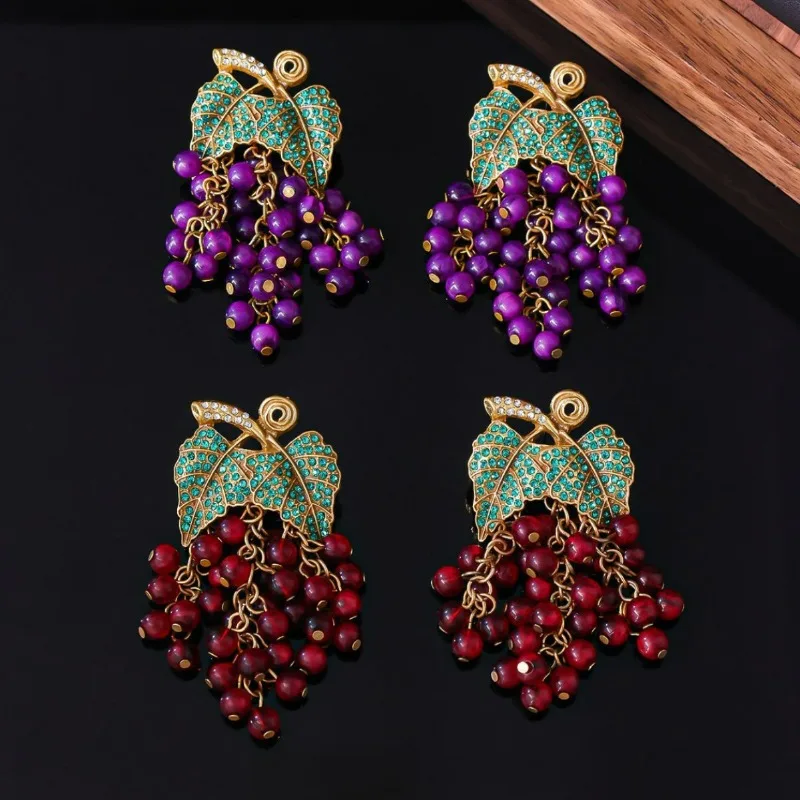 Retro Heavy Industry Glass Beads Grape Stud Earrings Light Luxury High-end Feeling Niche Temperature French Resin Dangle Earring
Retro Heavy Industry Glass Beads Grape Stud Earrings Light Luxury High-end Feeling Niche Temperature French Resin Dangle Earring