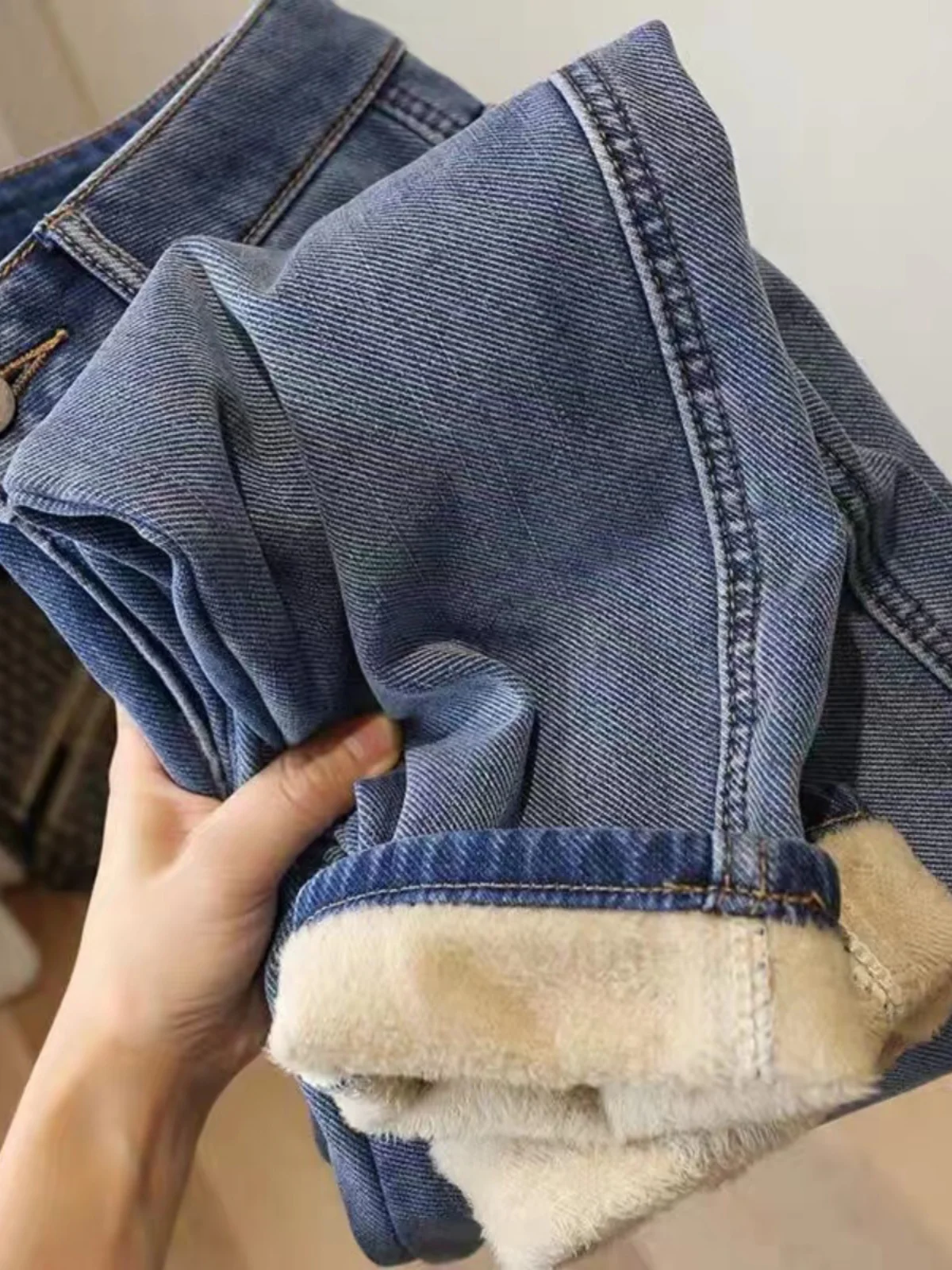 Autumn Winter Thickened Fleece High Waist Dad Jeans Women plus Size Design Sensation Ins Light Blue Skinny Long Pants
Autumn Winter Thickened Fleece High Waist Dad Jeans Women plus Size Design Sensation Ins Light Blue Skinny Long Pants