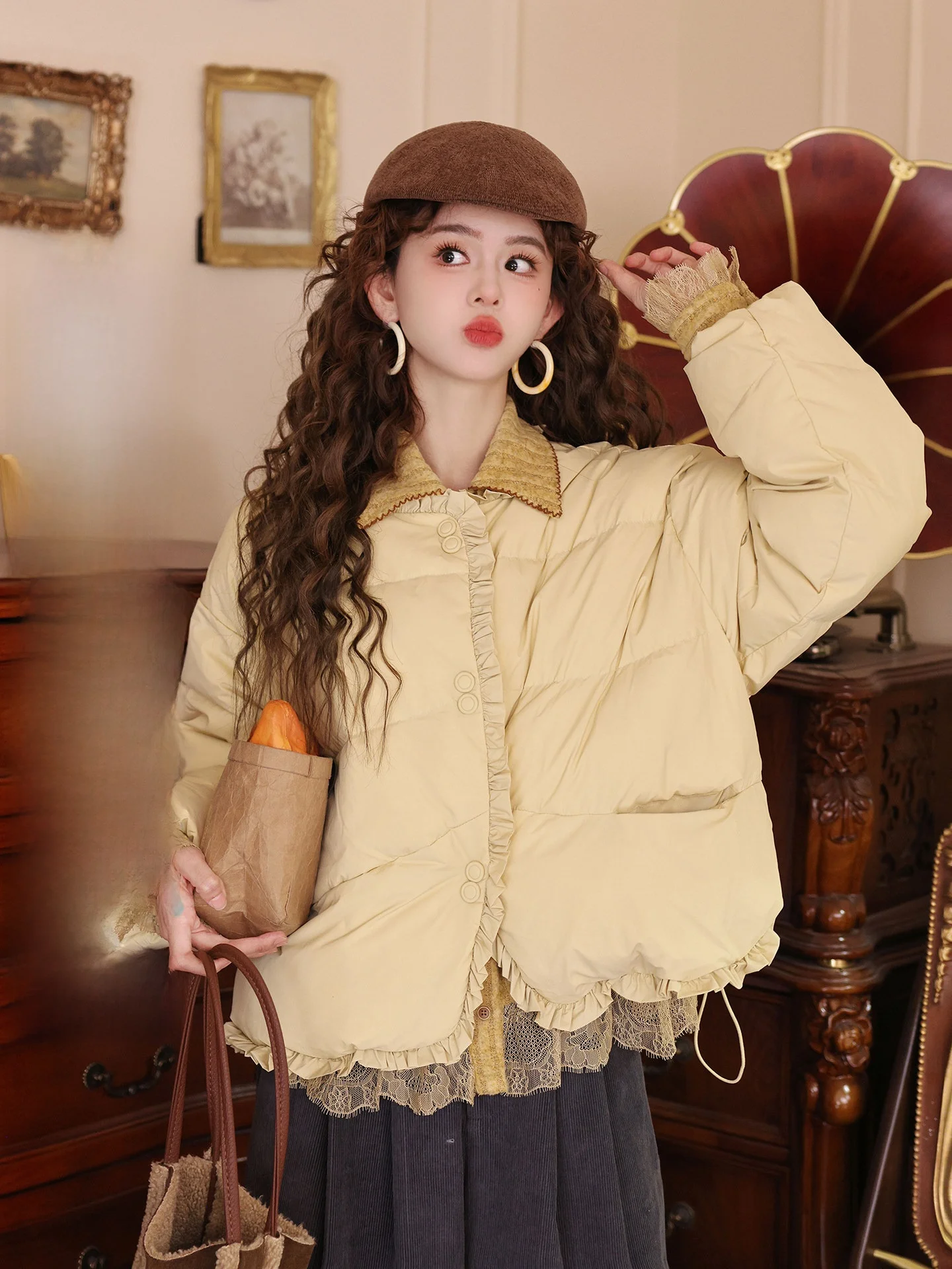 Chen Jiajie Valance Moon Vintage Lace down Jacket Women's Loose Warm Versatile Outerwear Commute Style No Hat 90% down
Chen Jiajie Valance Moon Vintage Lace down Jacket Women's Loose Warm Versatile Outerwear Commute Style No Hat 90% down