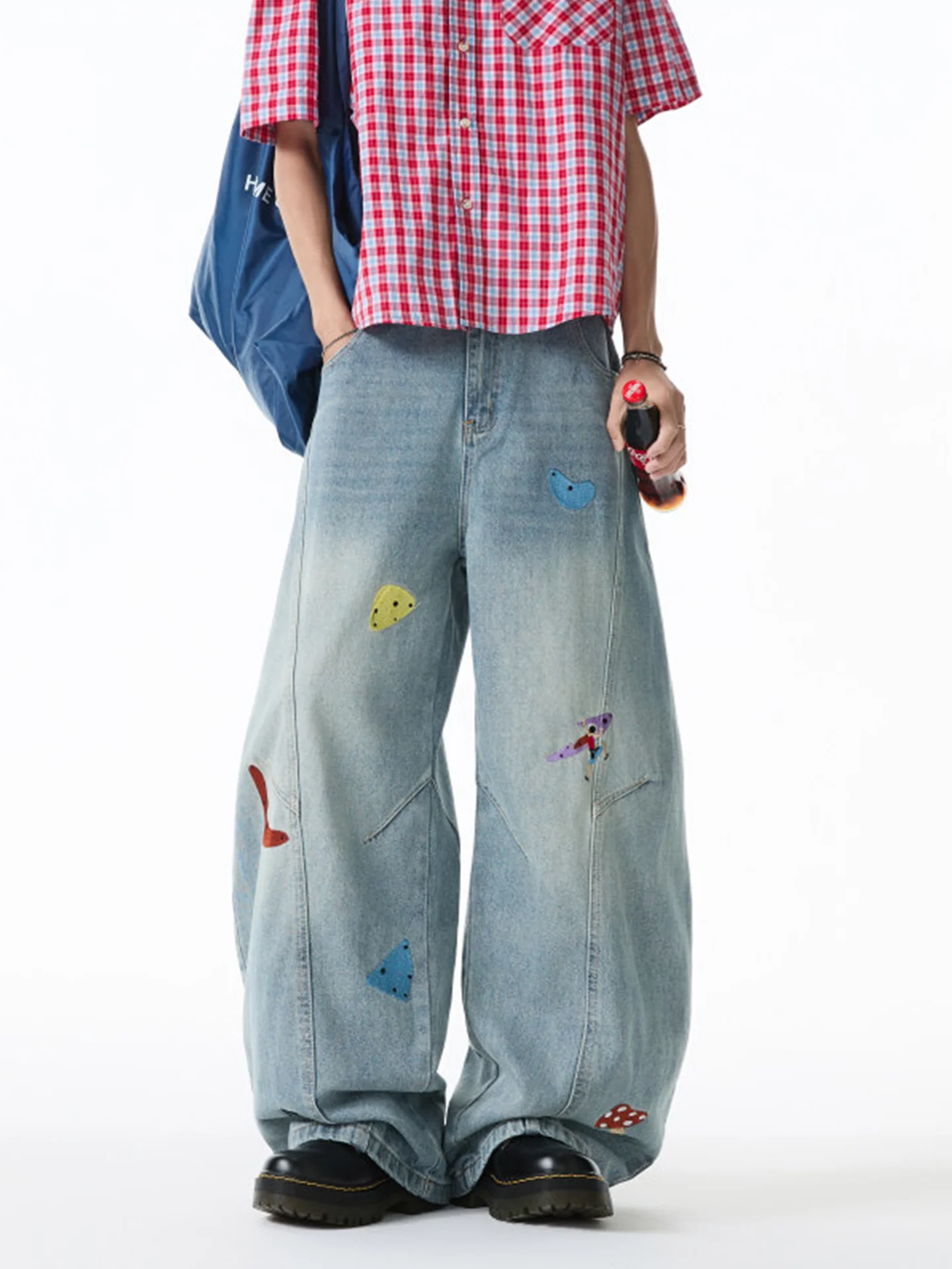 Мужские джинсы с мультяшной вышивкой, свободного прямого кроя, в американском уличном стиле, Cleanfit, деконструированные, широкие брюки
Мужские джинсы с мультяшной вышивкой, свободного прямого кроя, в американском уличном стиле, Cleanfit, деконструированные, широкие брюки