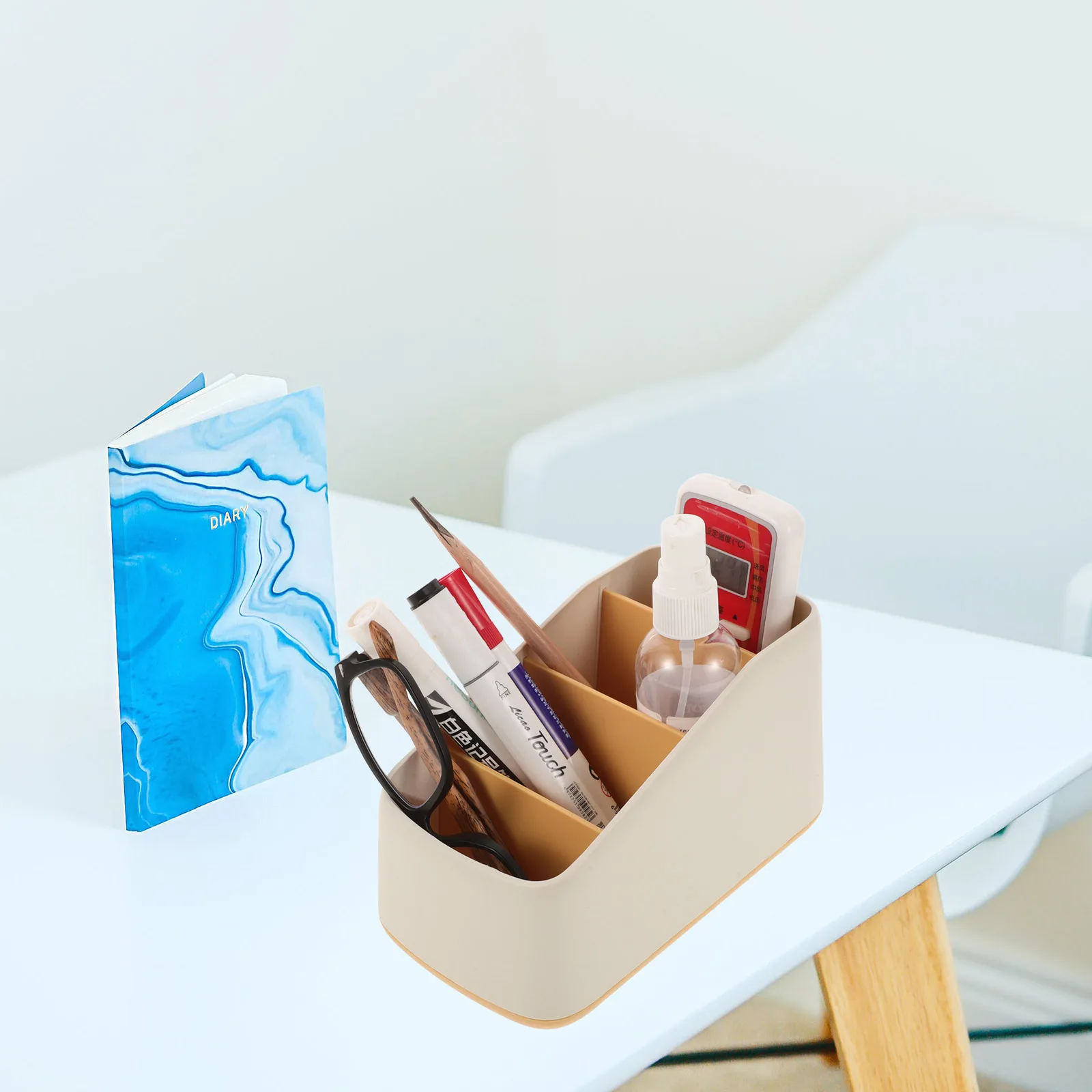 1pc Remote Control Storage Box Plastic Desk Organizer Bins Cubbies Household Tidy Baskets Storage Container Makeup Brush
1pc Remote Control Storage Box Plastic Desk Organizer Bins Cubbies Household Tidy Baskets Storage Container Makeup Brush