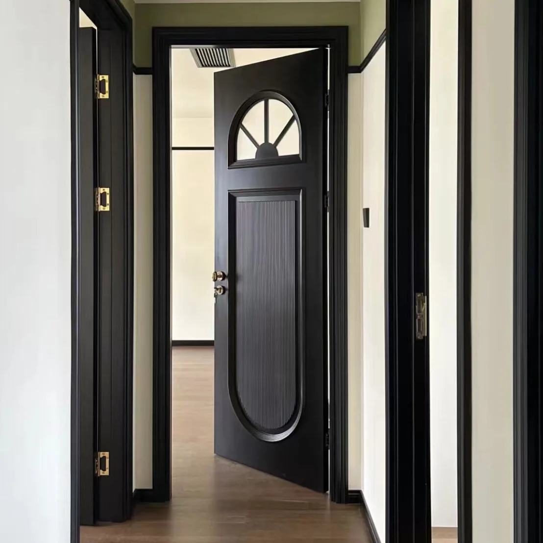 European retro paint composite door, bedroom room door, curved black indoor swing door, French black door
European retro paint composite door, bedroom room door, curved black indoor swing door, French black door