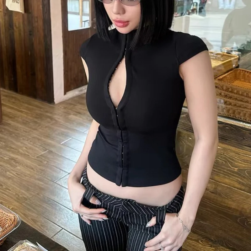 American retro y2k Millennium Spice Girl design sense button slim sexy original perennial solid color top summer new top female
American retro y2k Millennium Spice Girl design sense button slim sexy original perennial solid color top summer new top female