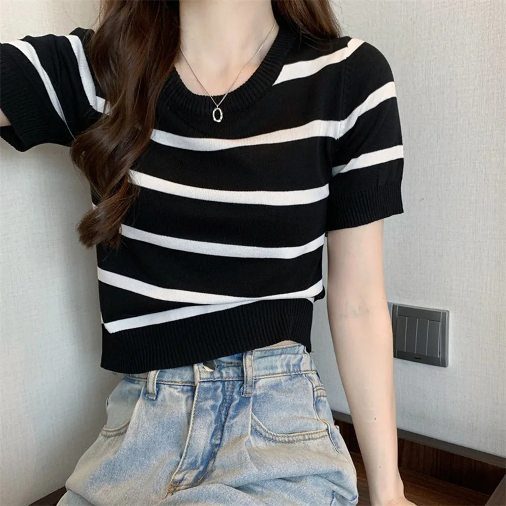 Trendy Women's Short Sleeve Knitted Top With A Comfortable Fit And Eye Catching Stripe Design For Seasonal Fashion Needs
Trendy Women's Short Sleeve Knitted Top With A Comfortable Fit And Eye Catching Stripe Design For Seasonal Fashion Needs