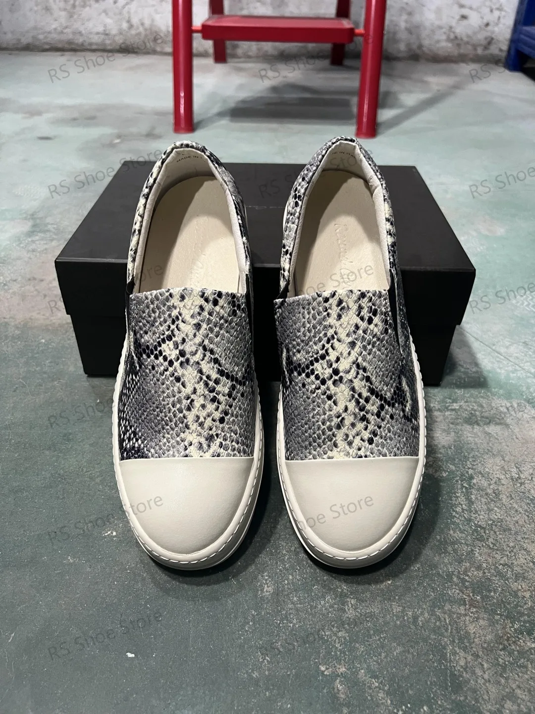 Ro Outdoor Sneaker Men Grey Leather Low Top Shoe SLIP ON Women Casual Shoes Classic Luxury Gray Boa Cowhide Sneakers Loafers
Ro Outdoor Sneaker Men Grey Leather Low Top Shoe SLIP ON Women Casual Shoes Classic Luxury Gray Boa Cowhide Sneakers Loafers