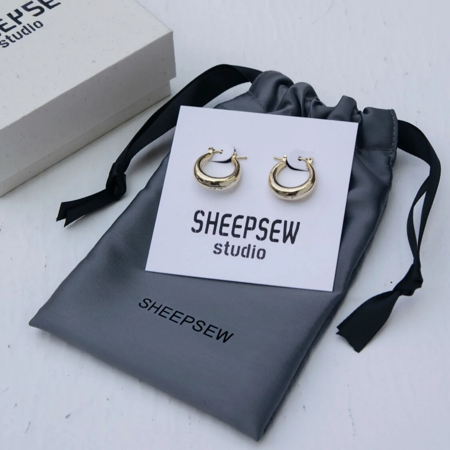 20 шт. коробка для упаковки ювелирных изделий и набор мешочек, коробки и мешочки для ювелирных изделий на заказ с логотипом оптом
20 шт. коробка для упаковки ювелирных изделий и набор мешочек, коробки и мешочки для ювелирных изделий на заказ с логотипом оптом