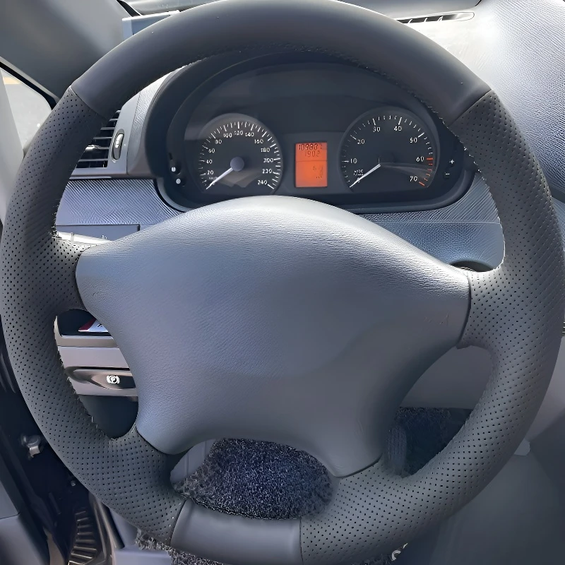 Для Mercedes-Benz Viano 10-13 Сшитый вручную чехол на руль, легкий и дышащий, полный дизайн модификации
Для Mercedes-Benz Viano 10-13 Сшитый вручную чехол на руль, легкий и дышащий, полный дизайн модификации