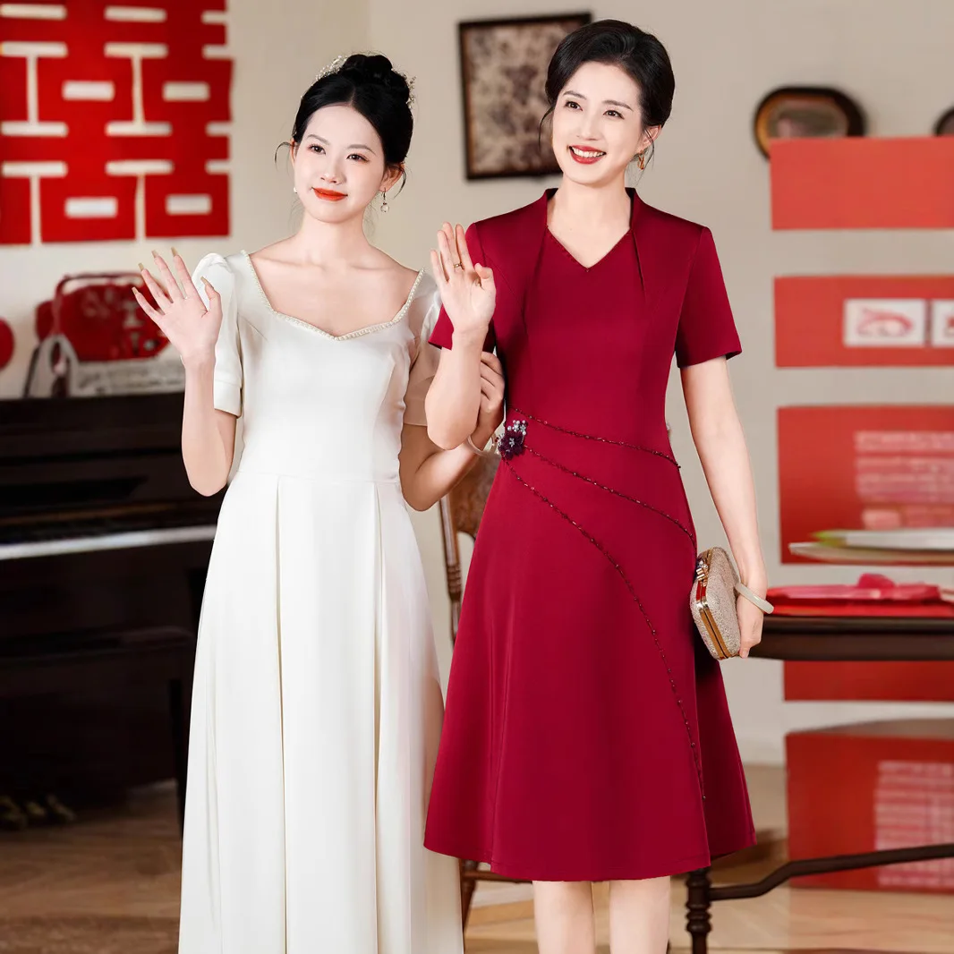 Yourqipao 2025 Spring New Dress Wine Red V-neck Short-sleeved Wedding Guest Qipao Dress Women Cheongsam
Yourqipao 2025 Spring New Dress Wine Red V-neck Short-sleeved Wedding Guest Qipao Dress Women Cheongsam