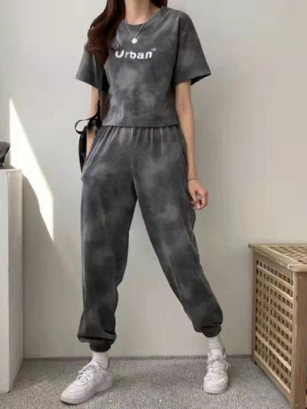 Women's Summer Sportswear Set Thin Short Sleeve Nine-Piece Casual Loose Fit Two-Piece Hong Kong Style Fashion Ensemble
Women's Summer Sportswear Set Thin Short Sleeve Nine-Piece Casual Loose Fit Two-Piece Hong Kong Style Fashion Ensemble