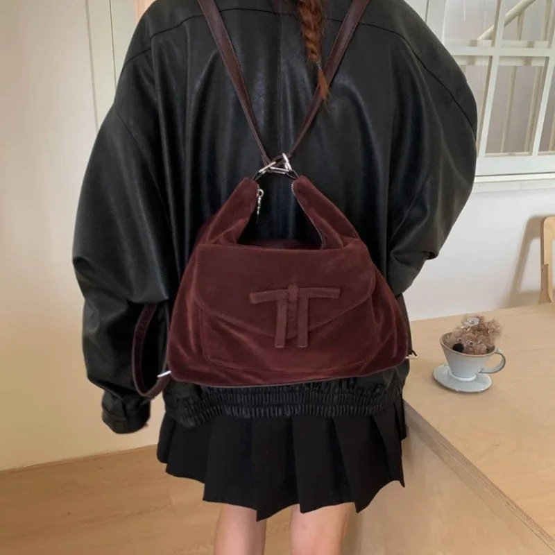 Soft-airy 2025 Новая женская роскошная брендовая кожаная сумка на плечо Известный дизайнер Повседневная популярная классика
Soft-airy 2025 Новая женская роскошная брендовая кожаная сумка на плечо Известный дизайнер Повседневная популярная классика 