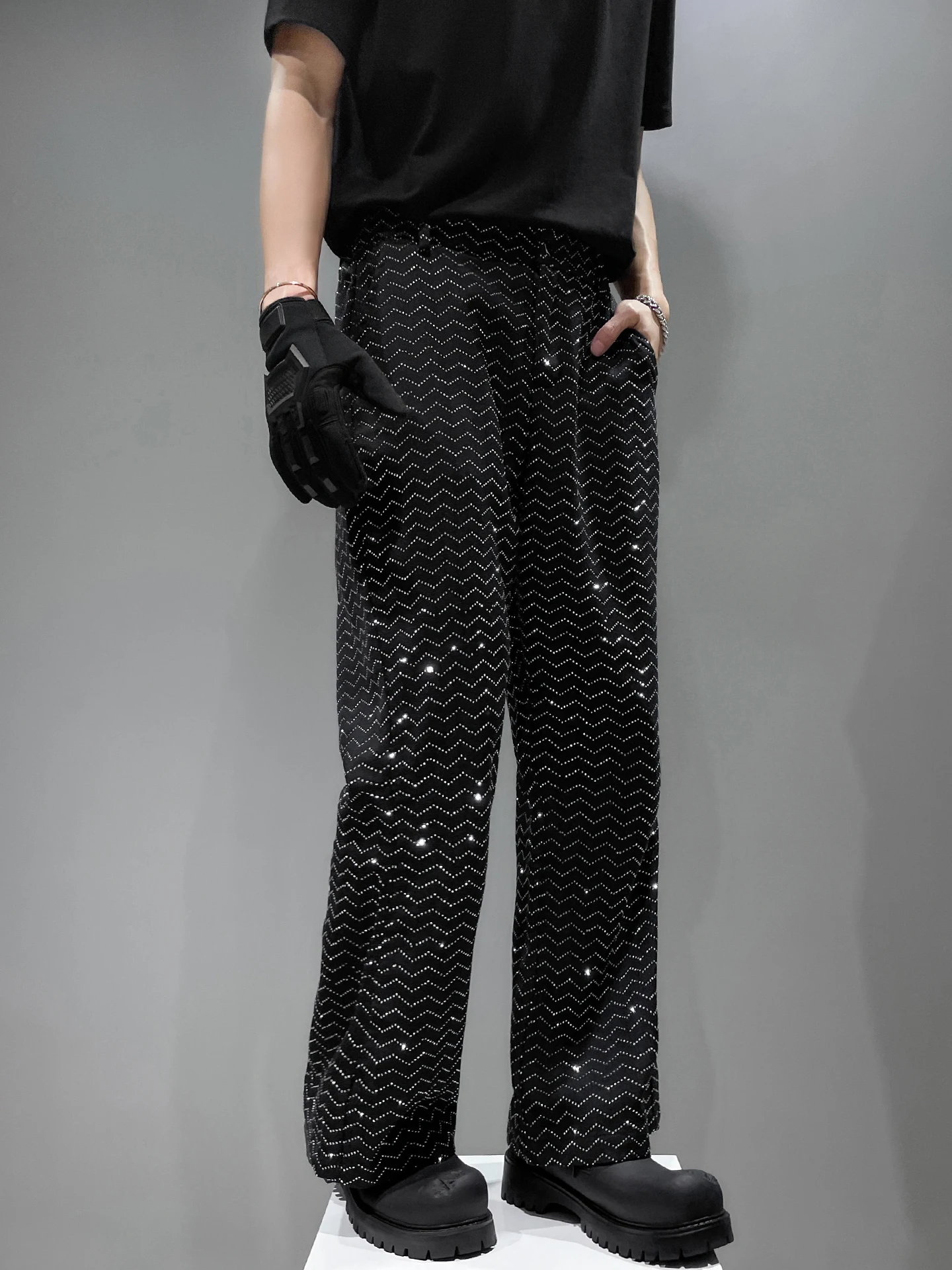 Heavy Embellied Flaing Rhinestone Men's Loose Casual Straight Leg Pants Wide Leg Long Trousers Original Design Summer Fas...
Heavy Embellied Flaing Rhinestone Men's Loose Casual Straight Leg Pants Wide Leg Long Trousers Original Design Summer Fas...