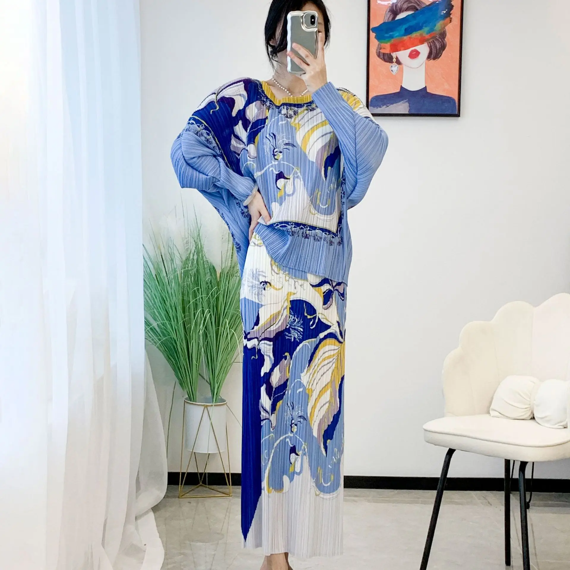 Miyake Pleats 2023 New Summer Women's Print Loose Fashion Suit Temperament Thin and High-end Two-piece Set
Miyake Pleats 2023 New Summer Women's Print Loose Fashion Suit Temperament Thin and High-end Two-piece Set