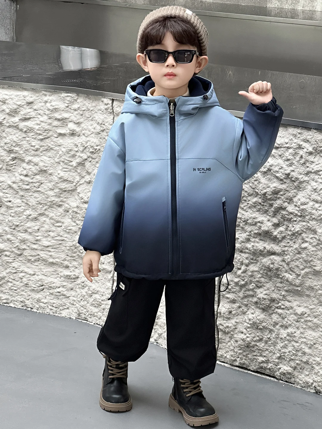 Утепленная двусторонняя хлопковая куртка для мальчиков, зимнее уличное пальто, молодежная модная теплая куртка с длинными рукавами, приталенный крой.
Утепленная двусторонняя хлопковая куртка для мальчиков, зимнее уличное пальто, молодежная модная теплая куртка с длинными рукавами, приталенный крой.