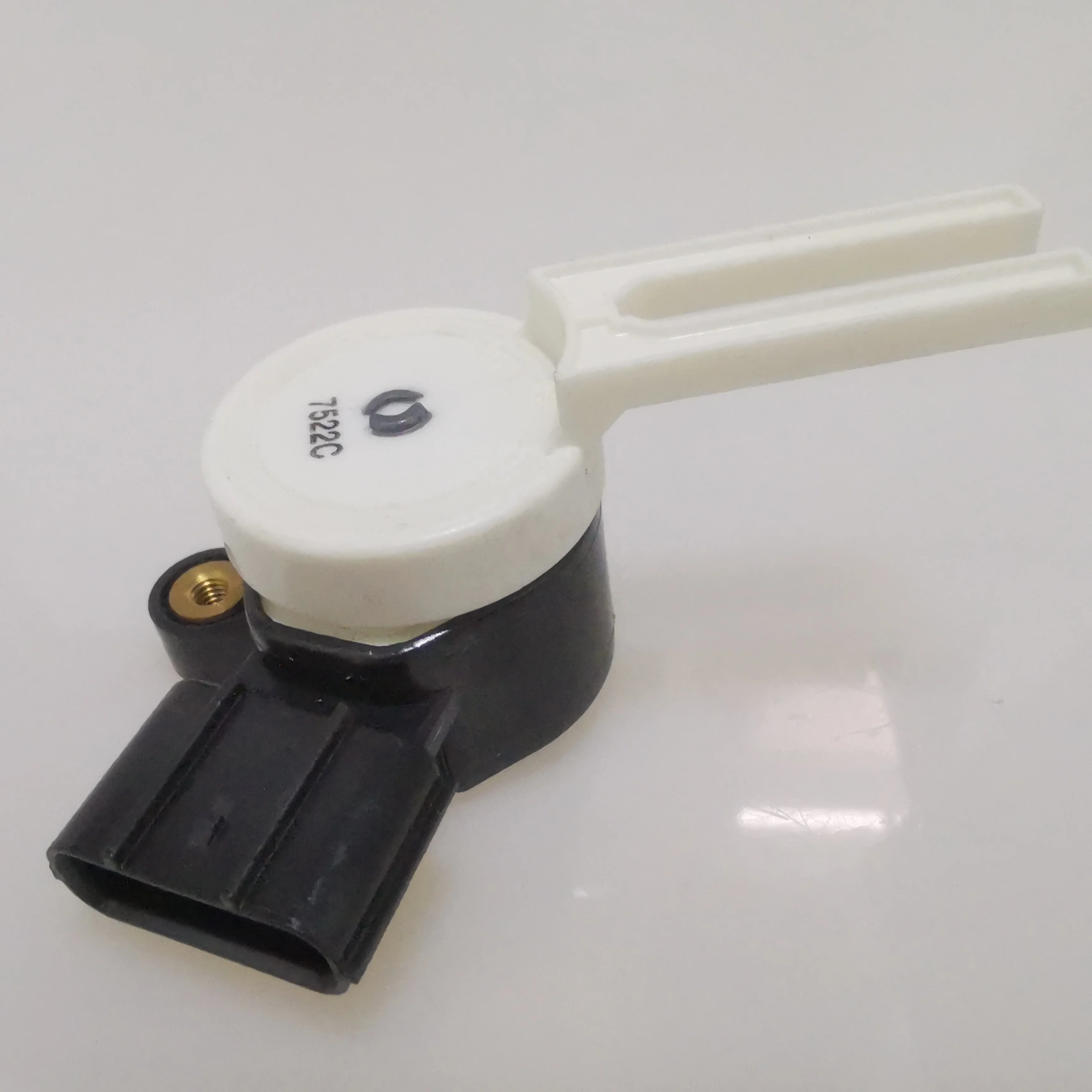 SAIC MAXUS T60 G10 D90 Original 6 Plugs Clutch Pedal Position Sensor C00069920
SAIC MAXUS T60 G10 D90 Original 6 Plugs Clutch Pedal Position Sensor C00069920