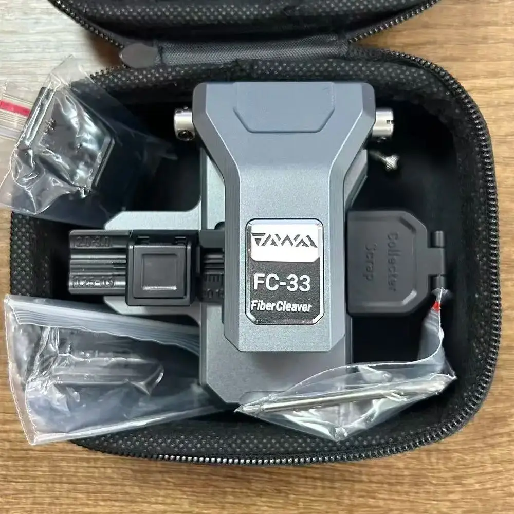 FC-33 Full Metal Fiber Optic Cleaver 0.5° Low Angle 72000 Cuts One-Step Operation for FTTH Fast Connector Tool
FC-33 Full Metal Fiber Optic Cleaver 0.5° Low Angle 72000 Cuts One-Step Operation for FTTH Fast Connector Tool