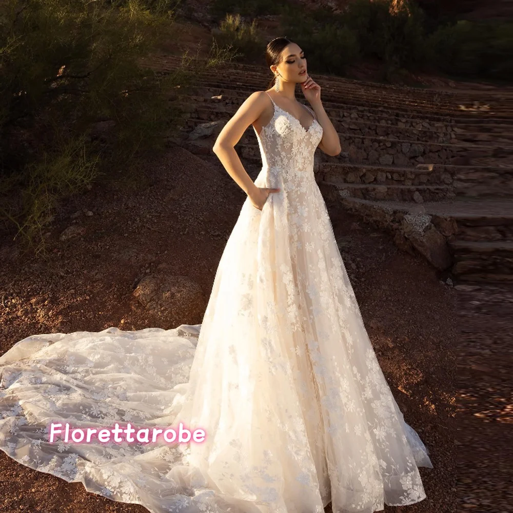 Customized V-neck Sexy Wedding Dress Crystal Beadings Luxury Vestidos de Novia Backless Vintage Ivory Appliques Bridal Gowns
Customized V-neck Sexy Wedding Dress Crystal Beadings Luxury Vestidos de Novia Backless Vintage Ivory Appliques Bridal Gowns