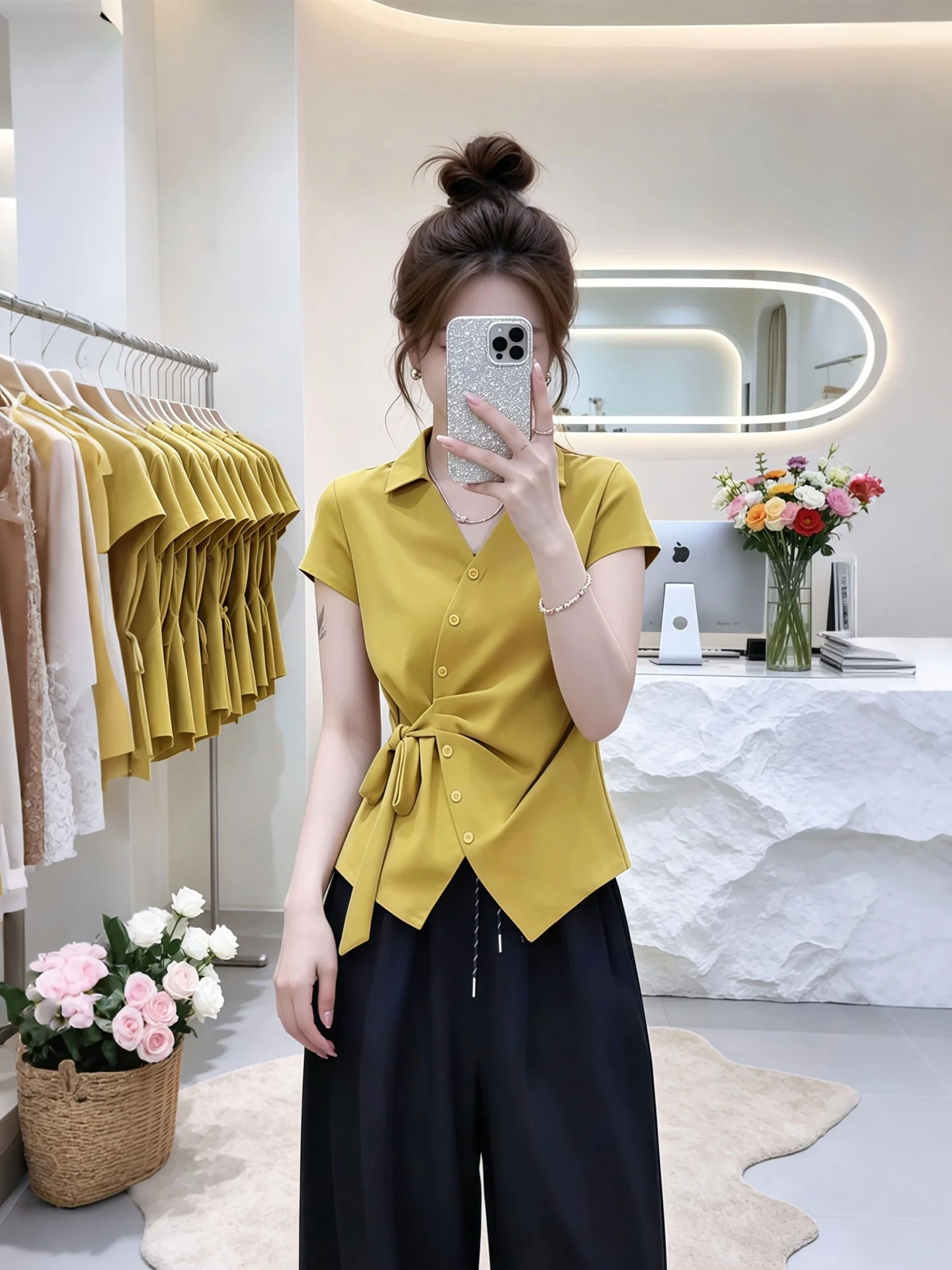 Summer 2026 Women's Casual V-Neck Tie Waist Short Sleeve T-Shirt Fashionable Slim Fit Korean Style Breathable Thin Material
Summer 2026 Women's Casual V-Neck Tie Waist Short Sleeve T-Shirt Fashionable Slim Fit Korean Style Breathable Thin Material