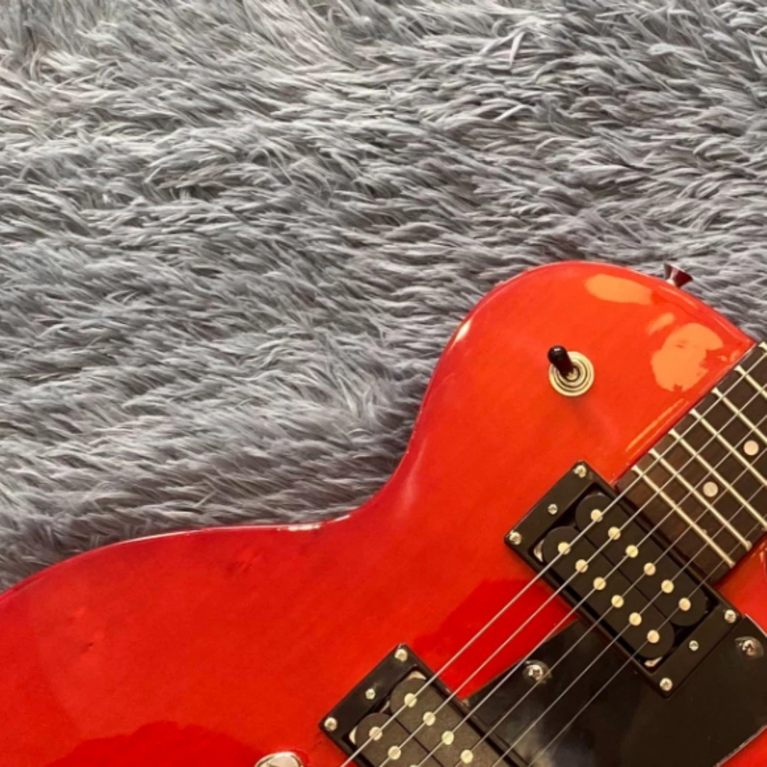 Hot Selling Red Electric Guitar 6-string Missing Corner Design HH Pickup with Black Guard Plate
Hot Selling Red Electric Guitar 6-string Missing Corner Design HH Pickup with Black Guard Plate