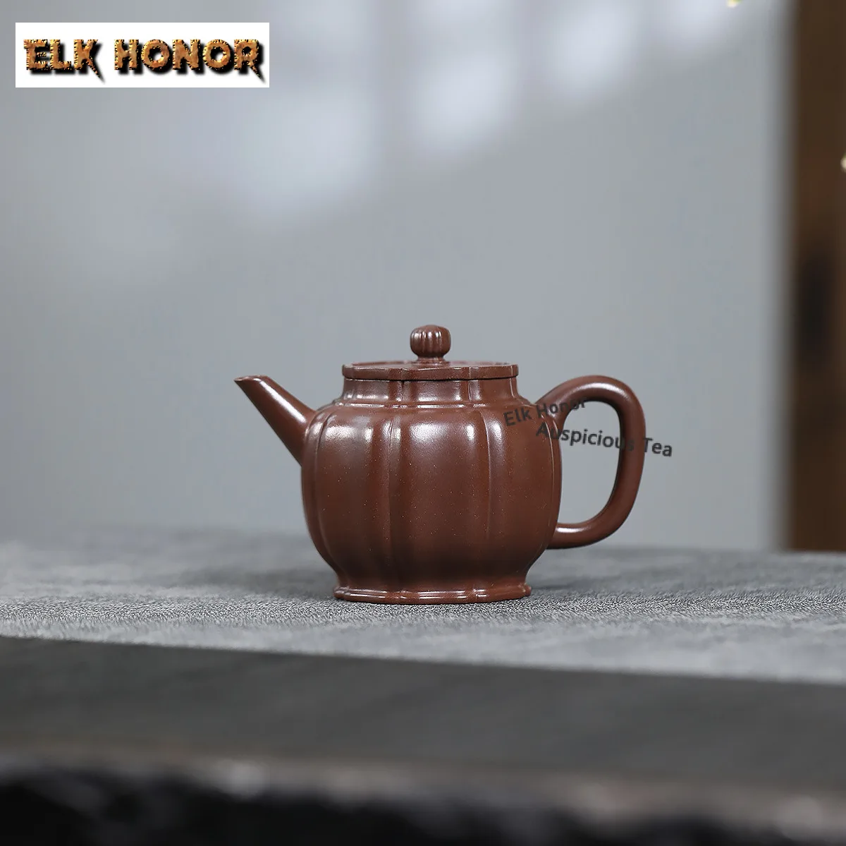 175ml Classic Yixing Purple Clay Teapots Handmade Ribbed Palace Lanterns Pot Raw Ore Mud Kettle Zisha Tea Set Drinkware Gift
175ml Classic Yixing Purple Clay Teapots Handmade Ribbed Palace Lanterns Pot Raw Ore Mud Kettle Zisha Tea Set Drinkware Gift