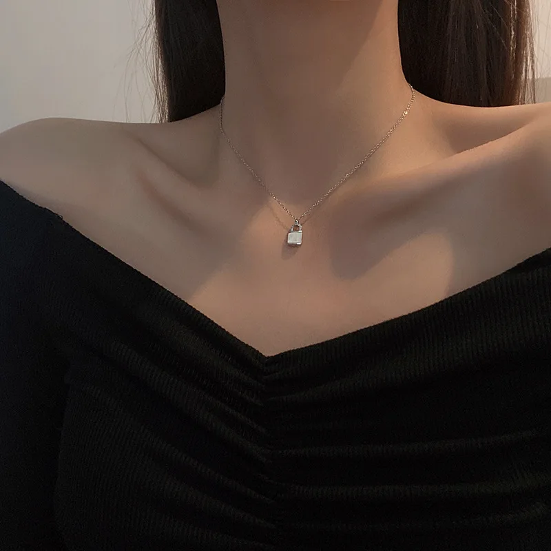 Zircon Silver Color Shell Lock Pendant Necklace for Women New Fashion Light Luxury Collarbone Chain Party Jewelry Wholesale
Zircon Silver Color Shell Lock Pendant Necklace for Women New Fashion Light Luxury Collarbone Chain Party Jewelry Wholesale