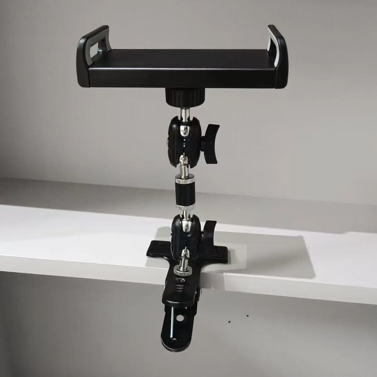 Sketching Drawing Board Phone Holder Tablet Clip Art Student iPad Lazy Person Phone Stand for Mobile Drawing And Sketching
Sketching Drawing Board Phone Holder Tablet Clip Art Student iPad Lazy Person Phone Stand for Mobile Drawing And Sketching