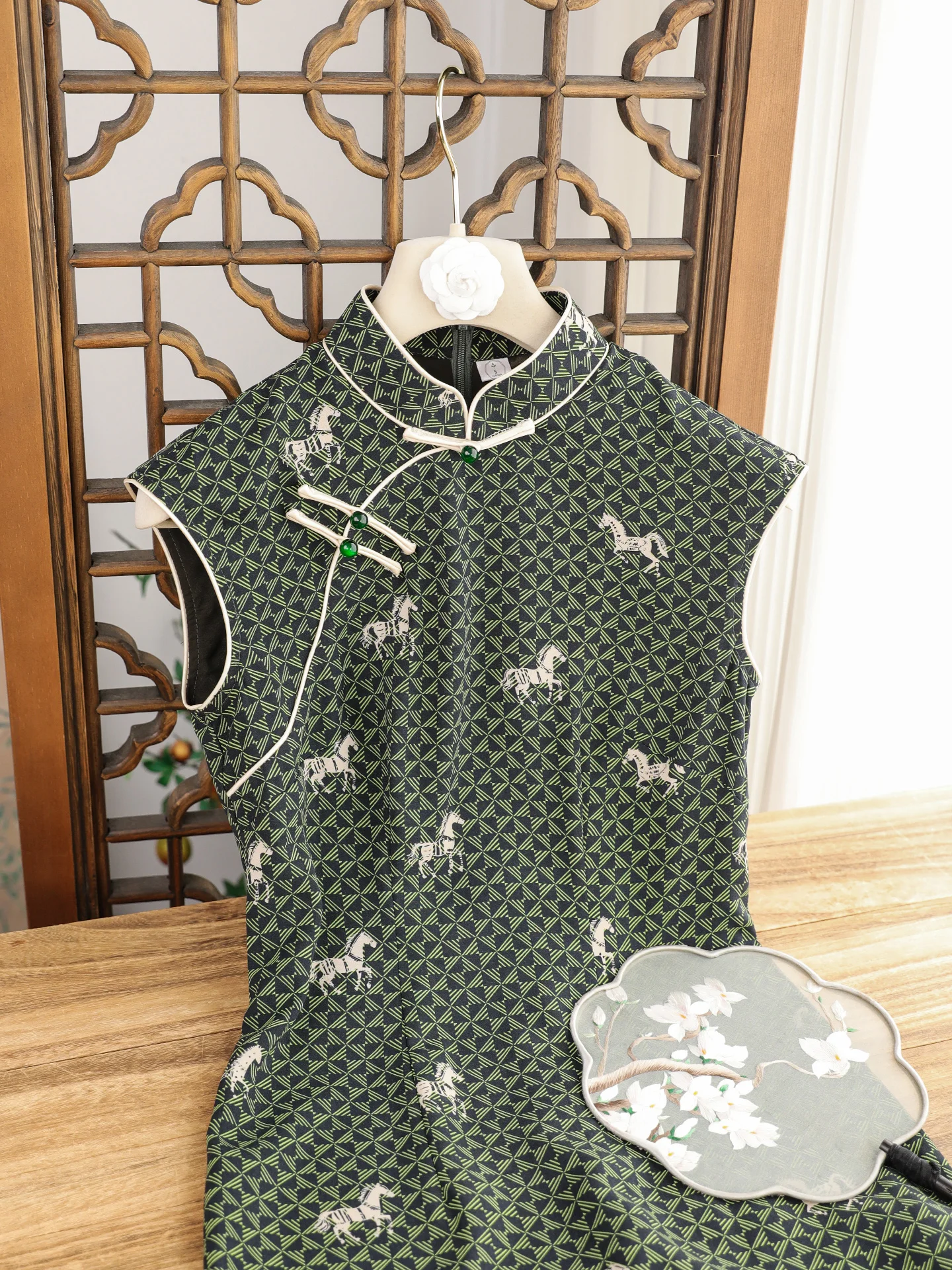 Young Women's Green Moon Tooth Sleeve Retro New Chinese Style Short Sleeve Long Dress Daily Wear Breathable Polyester
Young Women's Green Moon Tooth Sleeve Retro New Chinese Style Short Sleeve Long Dress Daily Wear Breathable Polyester