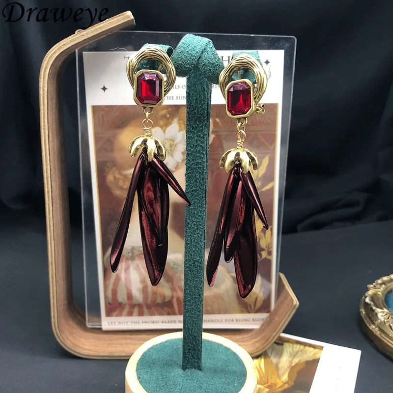 Draweye Red Gemstones Earrings for Women Glaze Palace Style Hyperbole Aretes De Mujer Vintage Elegant Luxury Fashion Jewelry
Draweye Red Gemstones Earrings for Women Glaze Palace Style Hyperbole Aretes De Mujer Vintage Elegant Luxury Fashion Jewelry