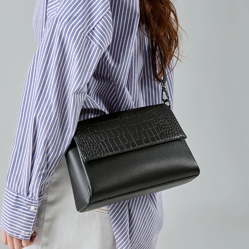 Женские сумки-мессенджеры из натуральной кожи с клапаном из крокодиловой кожи, сумки из воловьей кожи, женская роскошная дизайнерская сумка через плечо
Женские сумки-мессенджеры из натуральной кожи с клапаном из крокодиловой кожи, сумки из воловьей кожи, женская роскошная дизайнерская сумка через плечо