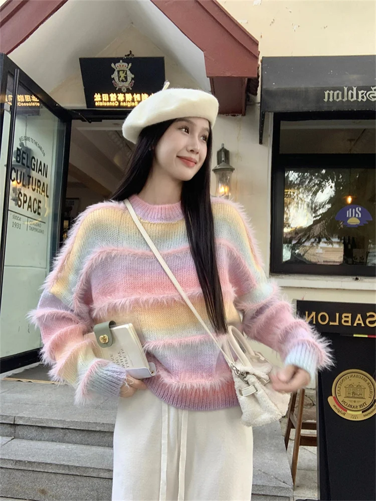 Красочный полосатый свитер с градиентом для женщин, новые пуловеры оверсайз с кисточками из искусственного меха норки, ленивые вязаные топы
Красочный полосатый свитер с градиентом для женщин, новые пуловеры оверсайз с кисточками из искусственного меха норки, ленивые вязаные топы